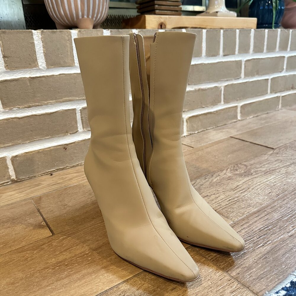Lola Cruz Taku Heeled Boots – Beige – EU 39 (US 8)